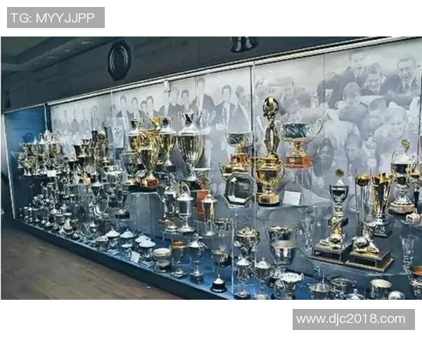 墙壁挂足球明星系列展现足球巨星风采打造独特家居装饰新体验 墙壁挂足球明星系列展现足球巨星风采打造独特家居装饰新体验