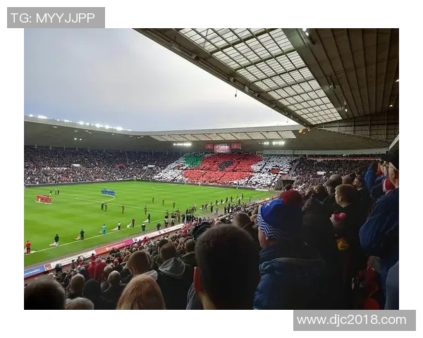 穿红衣征战绿茵场的足球巨星是谁 他的传奇故事与球场风采 穿红衣征战绿茵场的足球巨星是谁 他的传奇故事与球场风采