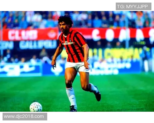 足球球星经典照片卡集珍藏版揭晓各大球星精彩瞬间与独特风采 足球球星经典照片卡集珍藏版揭晓各大球星精彩瞬间与独特风采