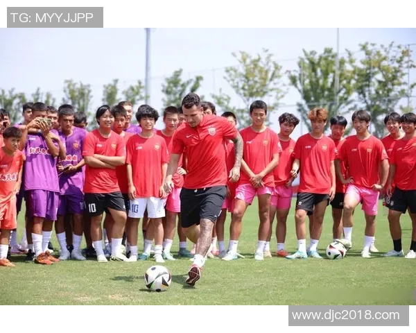 足球、音乐与球星共舞跨界融合打造无与伦比的星光之夜 足球、音乐与球星共舞跨界融合打造无与伦比的星光之夜